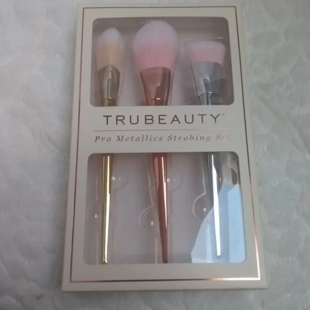 Trubeauty Pro Metallics Brushes Set of 3 Makeup Strobing Highlighting New OOS